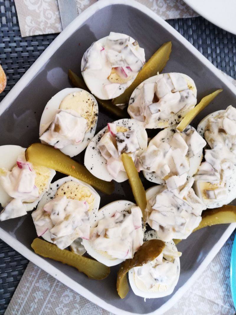 Jajka faszerowane rzodkiewkami