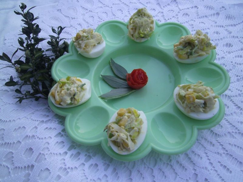 Jajka faszerowane sałatką porową