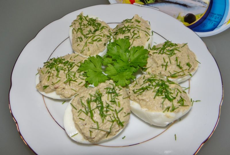 Jajka faszerowane sardynkami