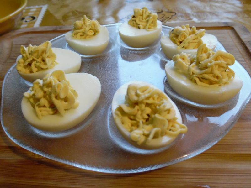 Jajka faszerowane serkiem