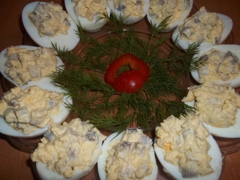 Jajka faszerowane śledzikiem