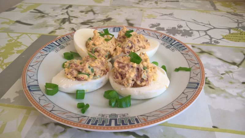 Jajka faszerowane suszonymi pomidorami Jajka faszerowane suszonymi pomidorami