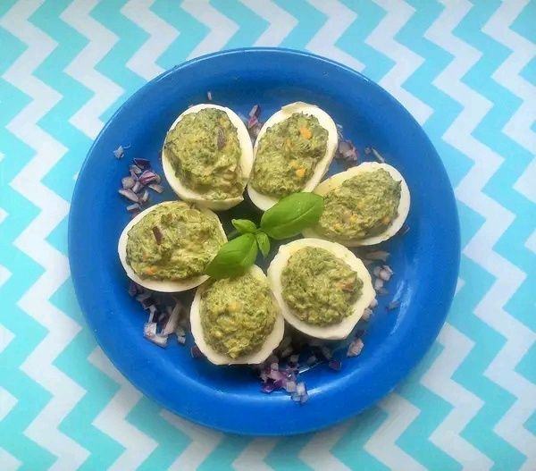Jajka faszerowane szpinakiem Jajka faszerowane szpinakiem