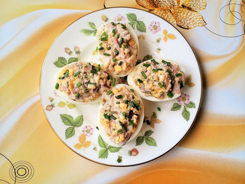 Jajka faszerowane szynką 