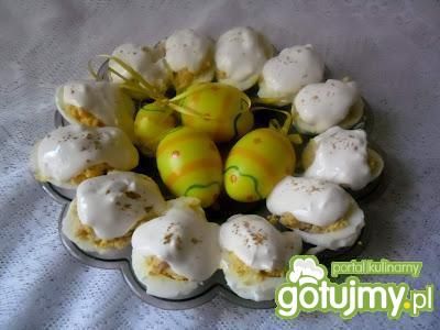 Jajka faszerowane szynką i boczkiem