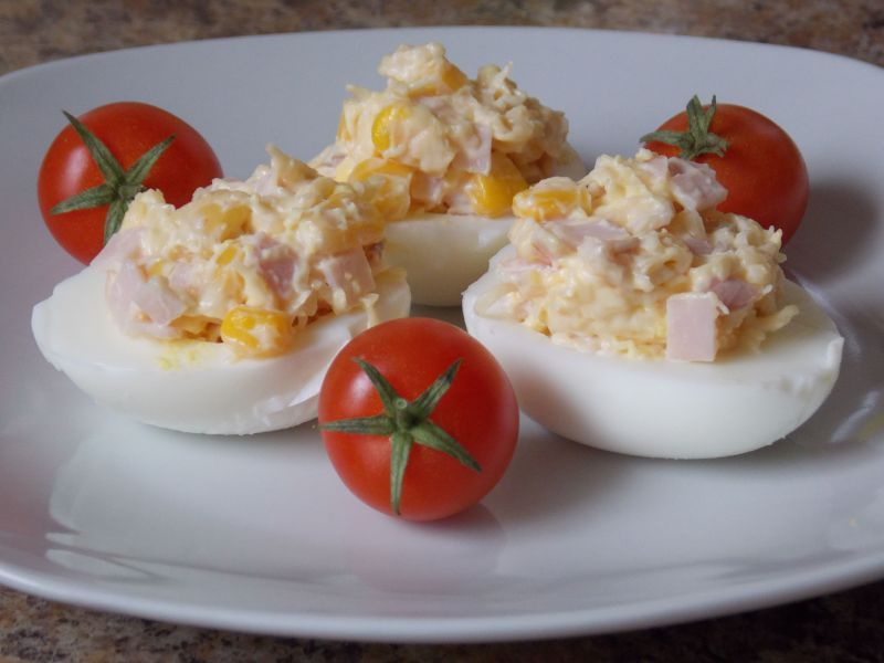 Jajka faszerowane szynką i serem