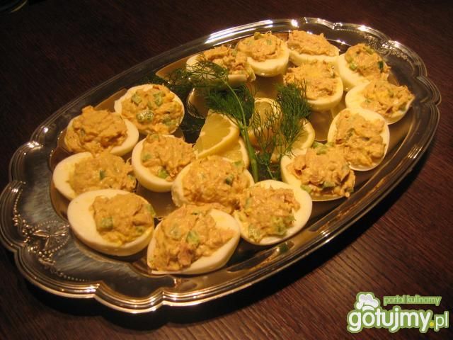 Jajka faszerowane tuńczykiem