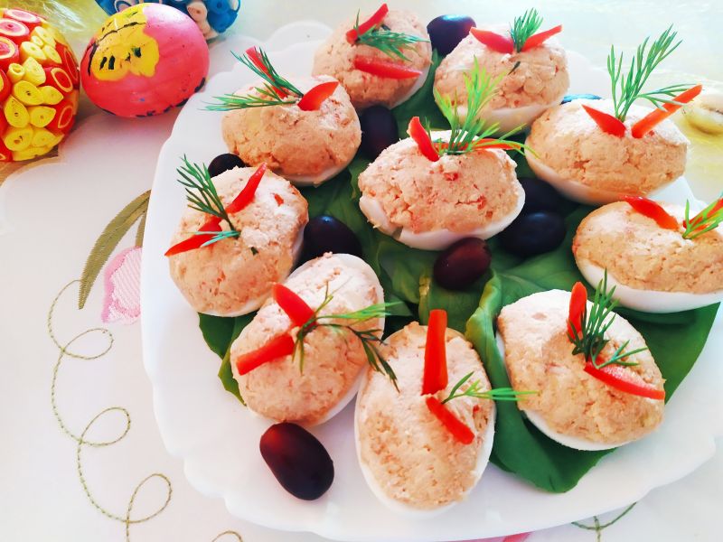 Jajka faszerowane tuńczykiem