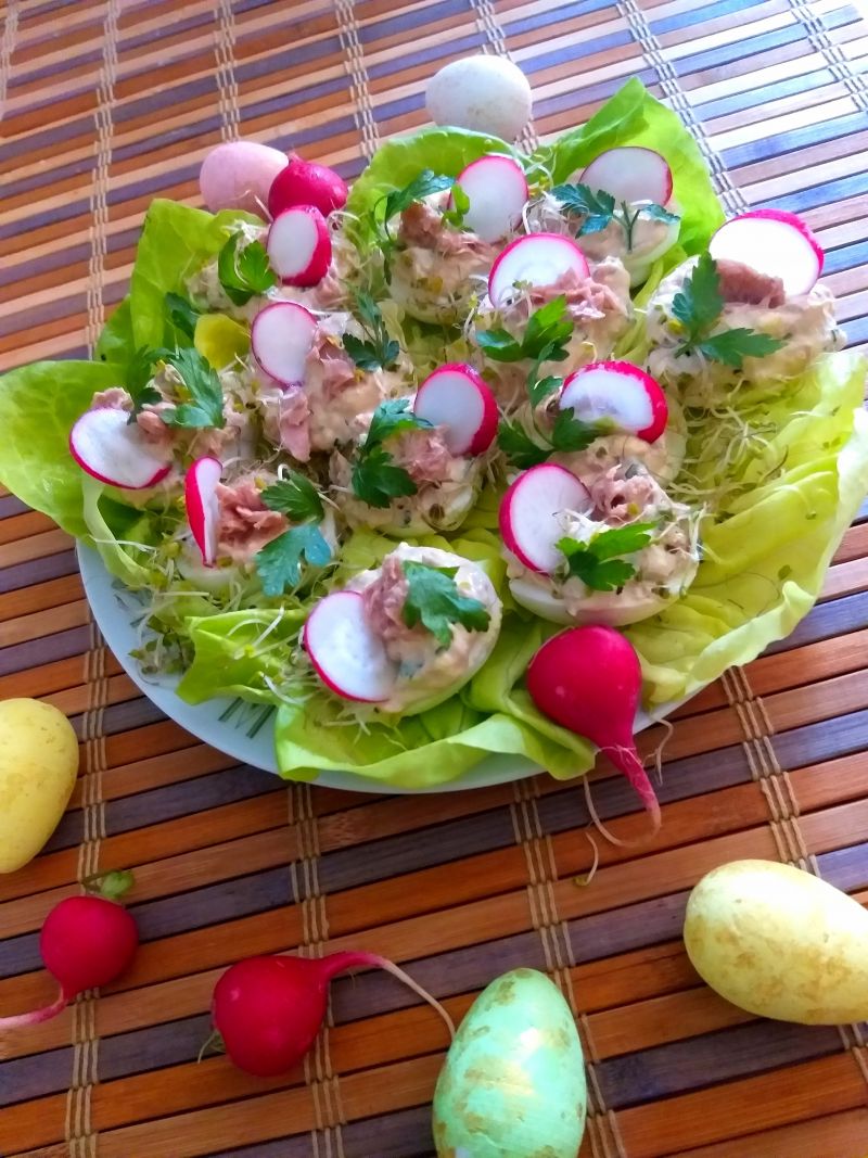 Jajka faszerowane tuńczykiem