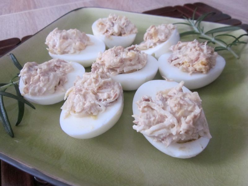 Jajka faszerowane tuńczykiem i selerem