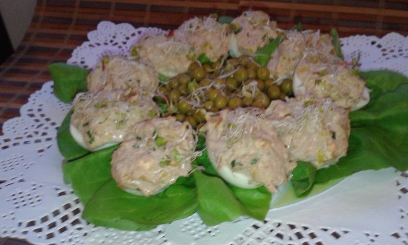 Jajka faszerowane tuńczykiem z porem. Jajka faszerowane tuńczykiem z porem.