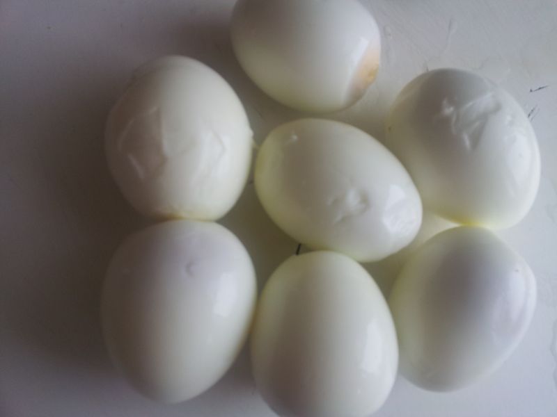Jajka faszerowane twarożkiem i siemieniem lnianym.