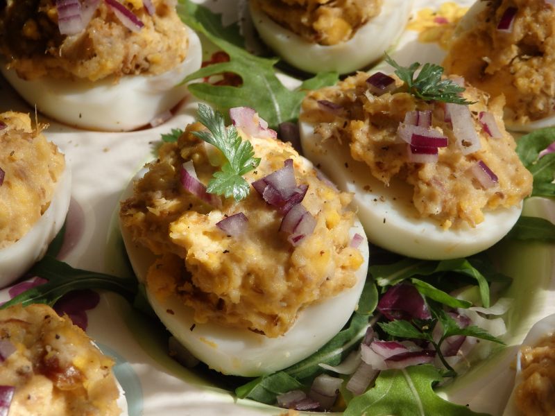 Jajka faszerowane wędzoną makrelą Jajka faszerowane wędzoną makrelą