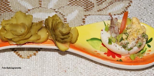 Jajka faszerowane wędzona rybą : Jajka faszerowane wędzona rybą :