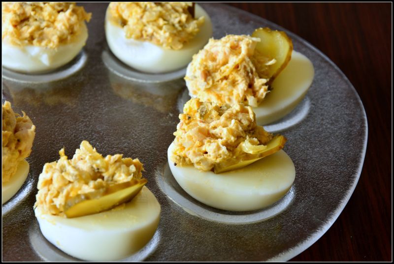 Jajka faszerowane wędzonym pstrągiem Jajka faszerowane wędzonym pstrągiem