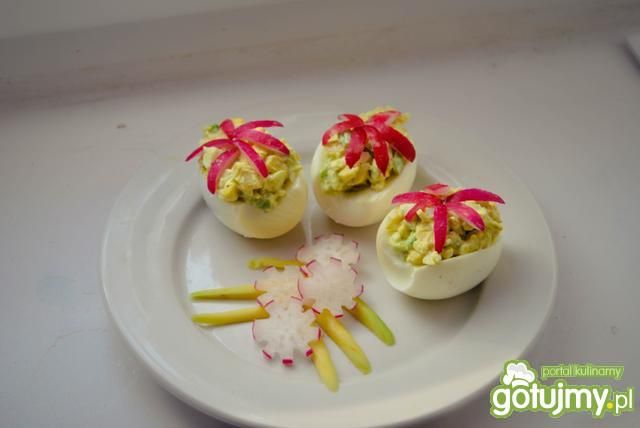 Jajka faszerowane z awokado 4