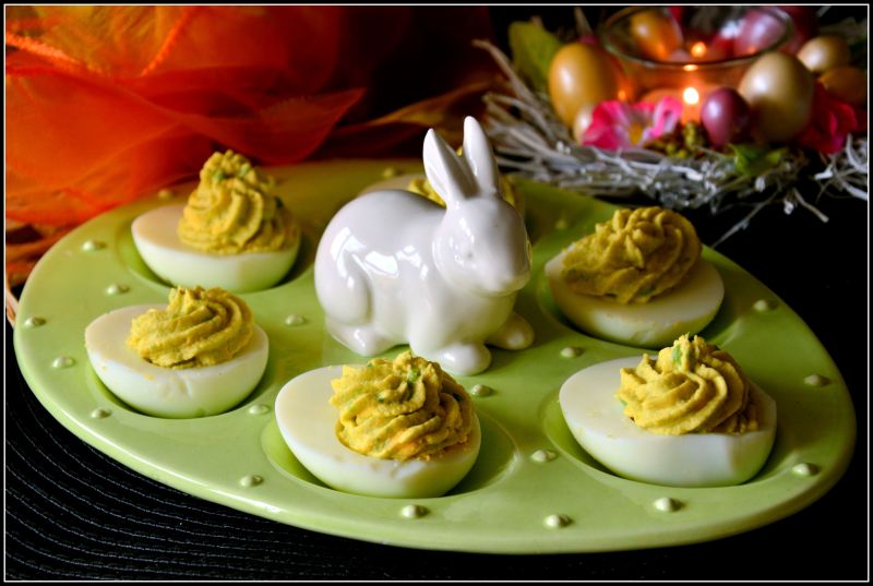 Jajka faszerowane z awokado i chrzanem 