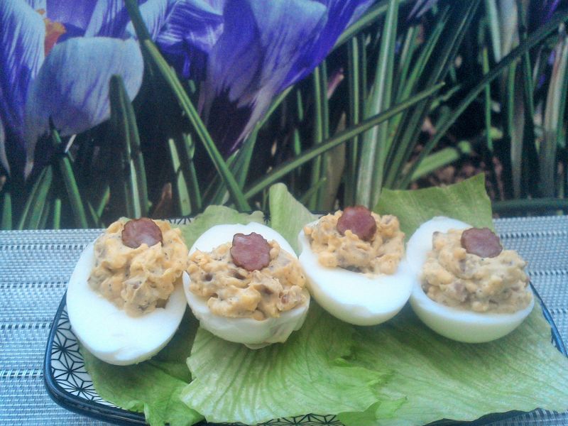 Jajka faszerowane z kabanosem