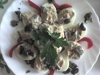 Jajka faszerowane z pieczarkami