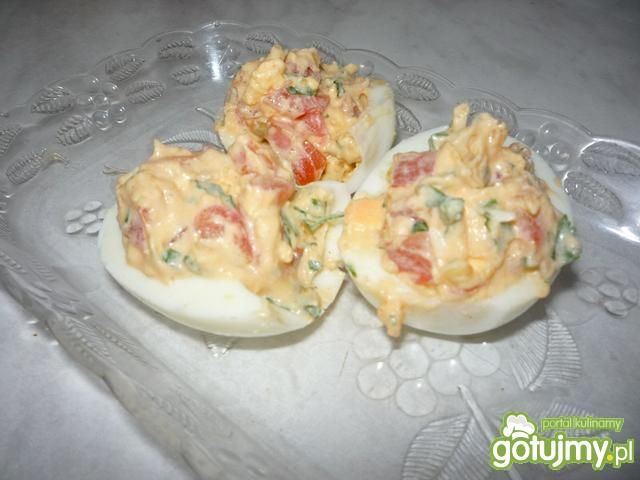 Jajka faszerowane z pomidorami Jajka faszerowane z pomidorami