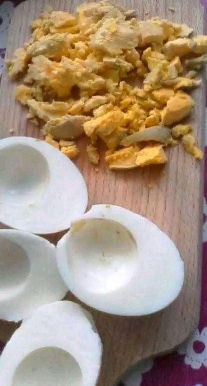 Jajka faszerowane ziemniakami i pieczarkami 