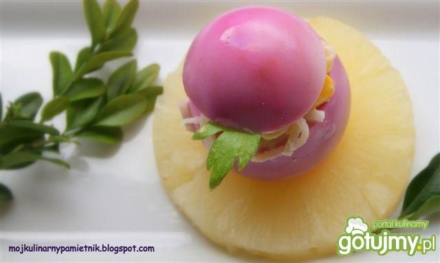 Jajka marmurkowe z sałatką z selera i an