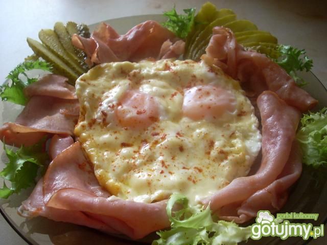 Jajka na szynce 