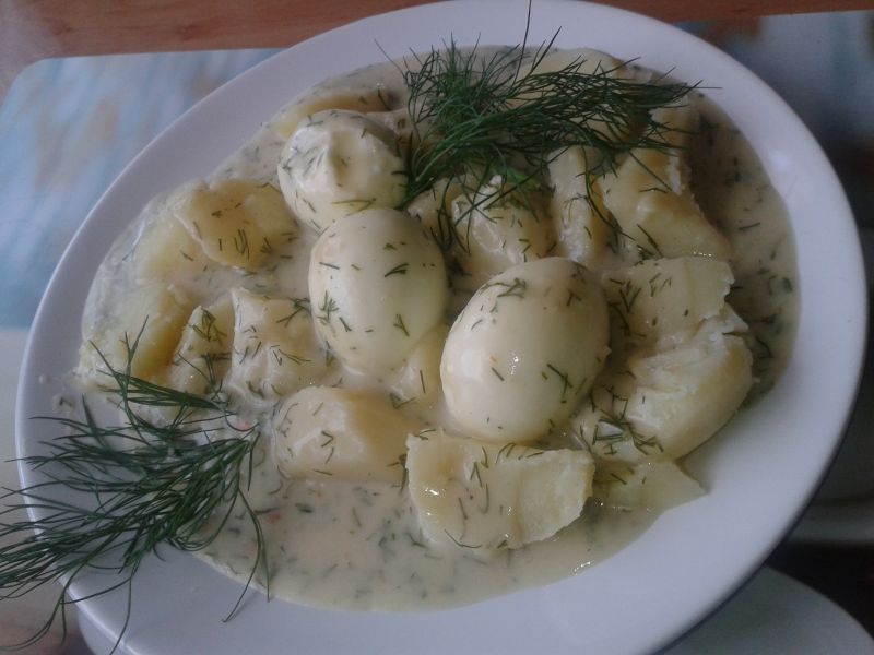 Jajka na twardo w sosie koperkowym Jajka na twardo w sosie koperkowym