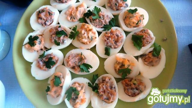 Jajka nadziewane filetami anchois