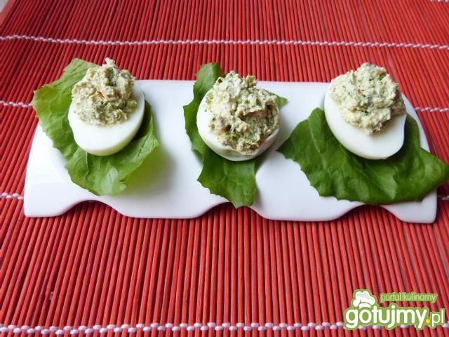Jajka nadziewane pastą brokułową Jajka nadziewane pastą brokułową