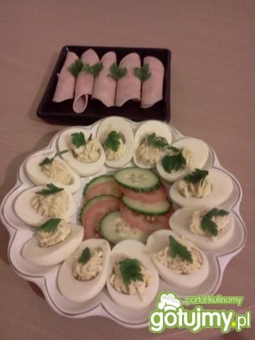 Jajka nadziewane pastą serową