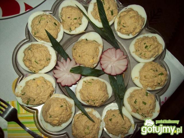 Jajka nadziewane pastą tuńczykową  Jajka nadziewane pastą tuńczykową