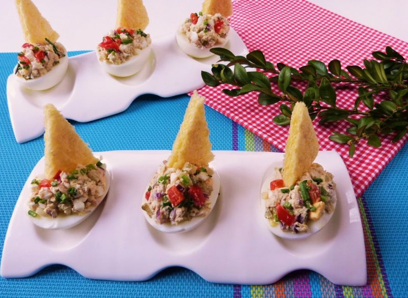 Jajka nadziewane sałatką śledziową Jajka nadziewane sałatką śledziową