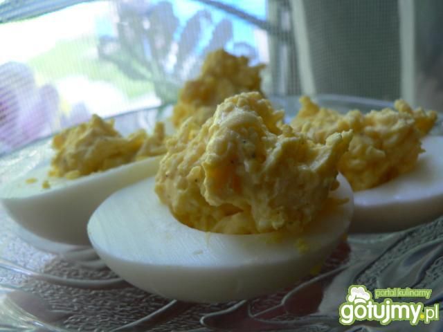 Jajka nadziewane serowym farszem  Jajka nadziewane serowym farszem