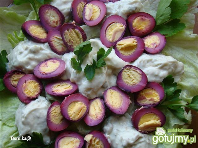 Jajka przepiórcze marynowane w burakach