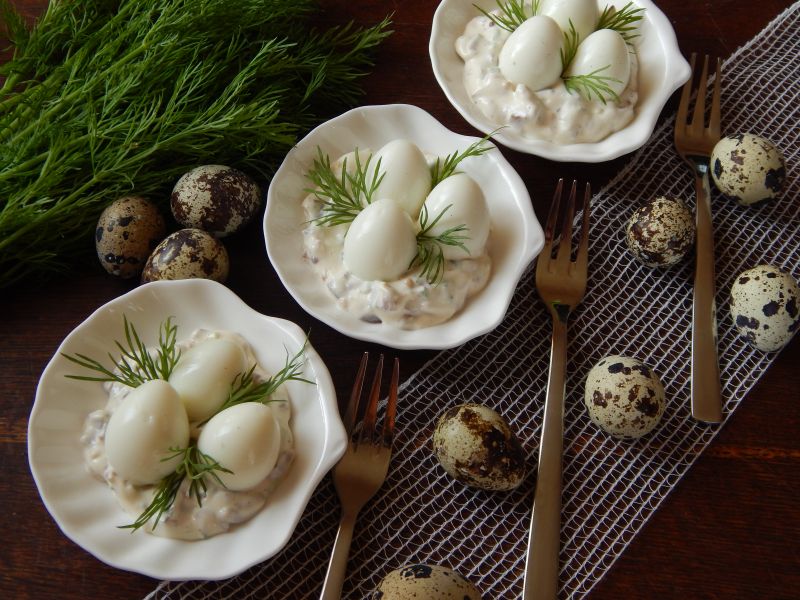 Jajka przepiórcze w sosie rydzowym