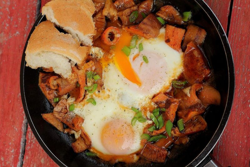 Jajka sadzone na rydzach