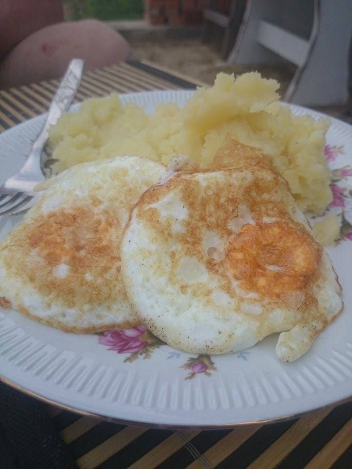 jajka sadzone na szynce