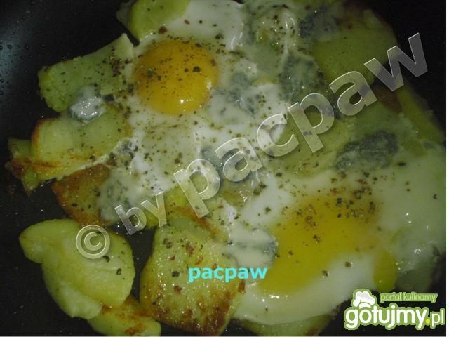 Jajka sadzone na ziemniakach Jajka sadzone na ziemniakach