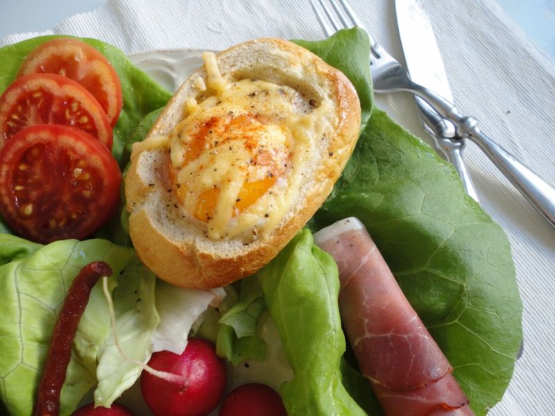 Jajka sadzone w bułce