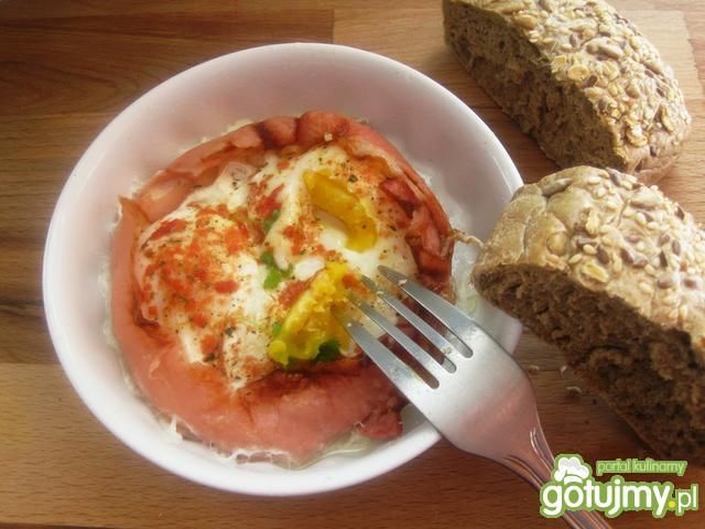 Jajka sadzone w szynce Jajka sadzone w szynce