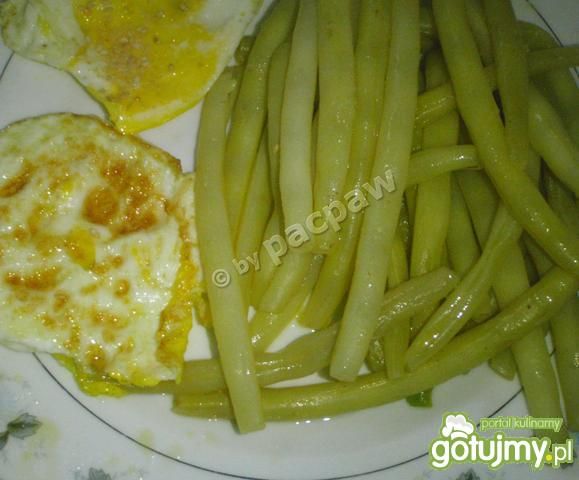 Jajka sadzone z fasolką szparagową 