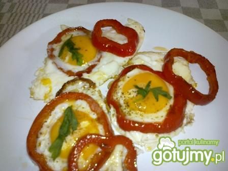 Jajka sadzone z papryką. Jajka sadzone z papryką.