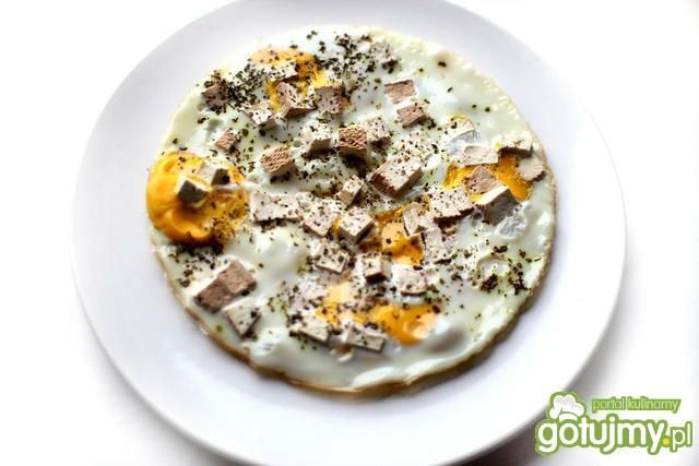 Jajka sadzone z tofu i majerankiem  Jajka sadzone z tofu i majerankiem
