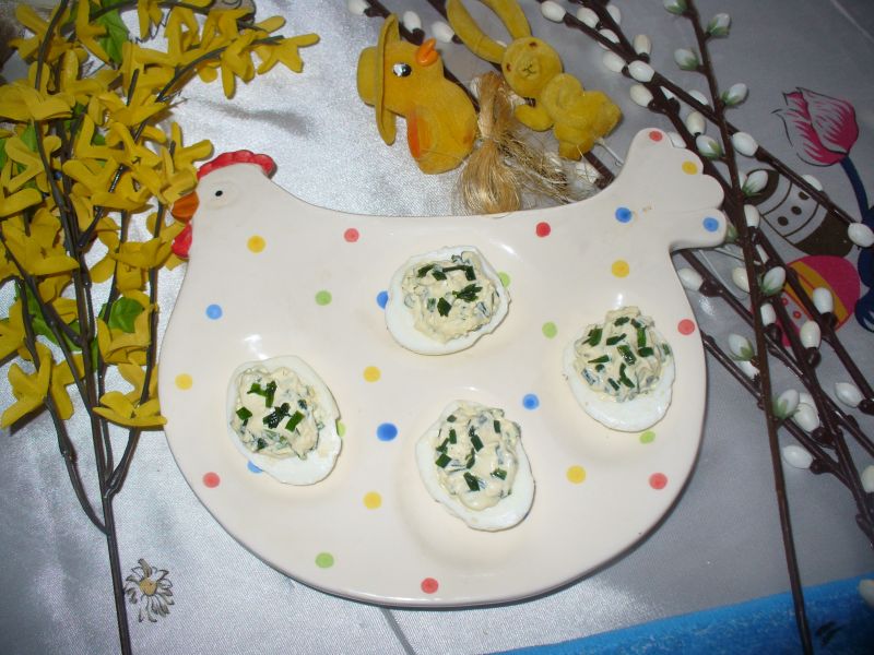 Jajka świąteczne  z koperkiem i szczypiorkiem Jajka świąteczne  z koperkiem i szczypiorkiem