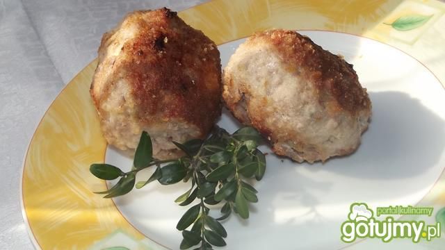 Jajka ukryte w białej kiełbasie