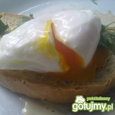 Jajka w koszulkach na grzankach Jajka w koszulkach na grzankach