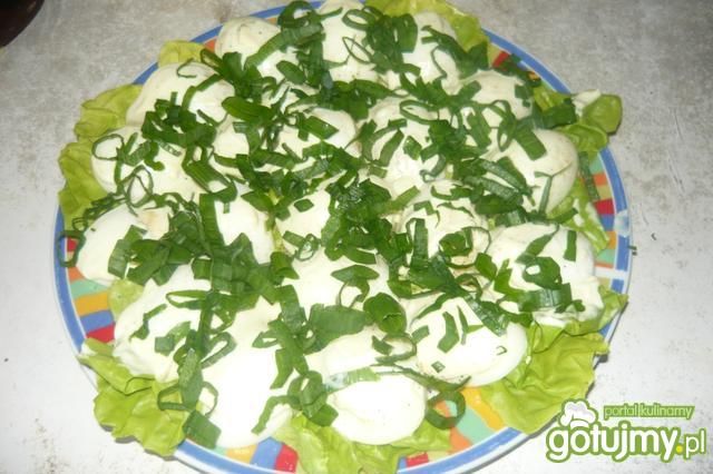 Jajka w majonezie na sałacie Jajka w majonezie na sałacie