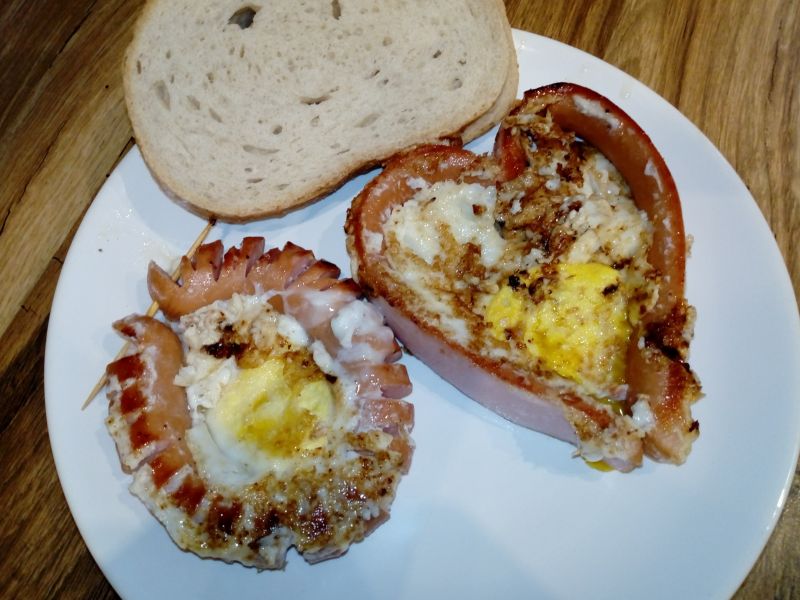 Jajka w parówkach Jajka w parówkach