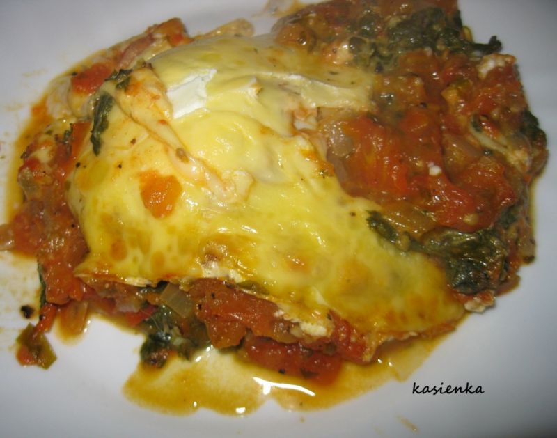 Jajka w pomidorach na szpinaku Jajka w pomidorach na szpinaku